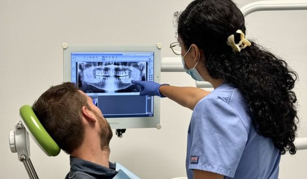 ¿Después de un implante dental se puede trabajar?